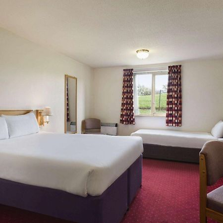 Days Inn Tewkesbury Strensham Dış mekan fotoğraf
