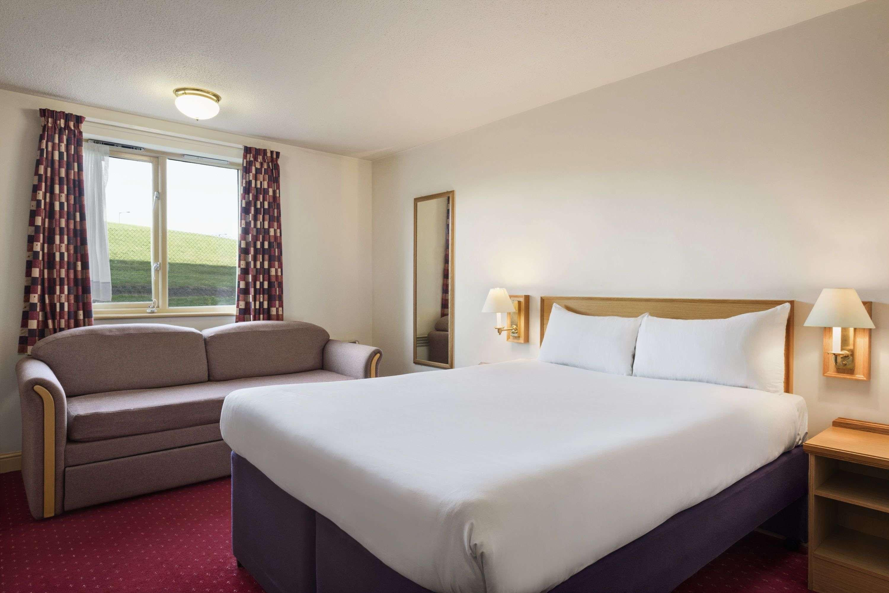 Days Inn Tewkesbury Strensham Dış mekan fotoğraf