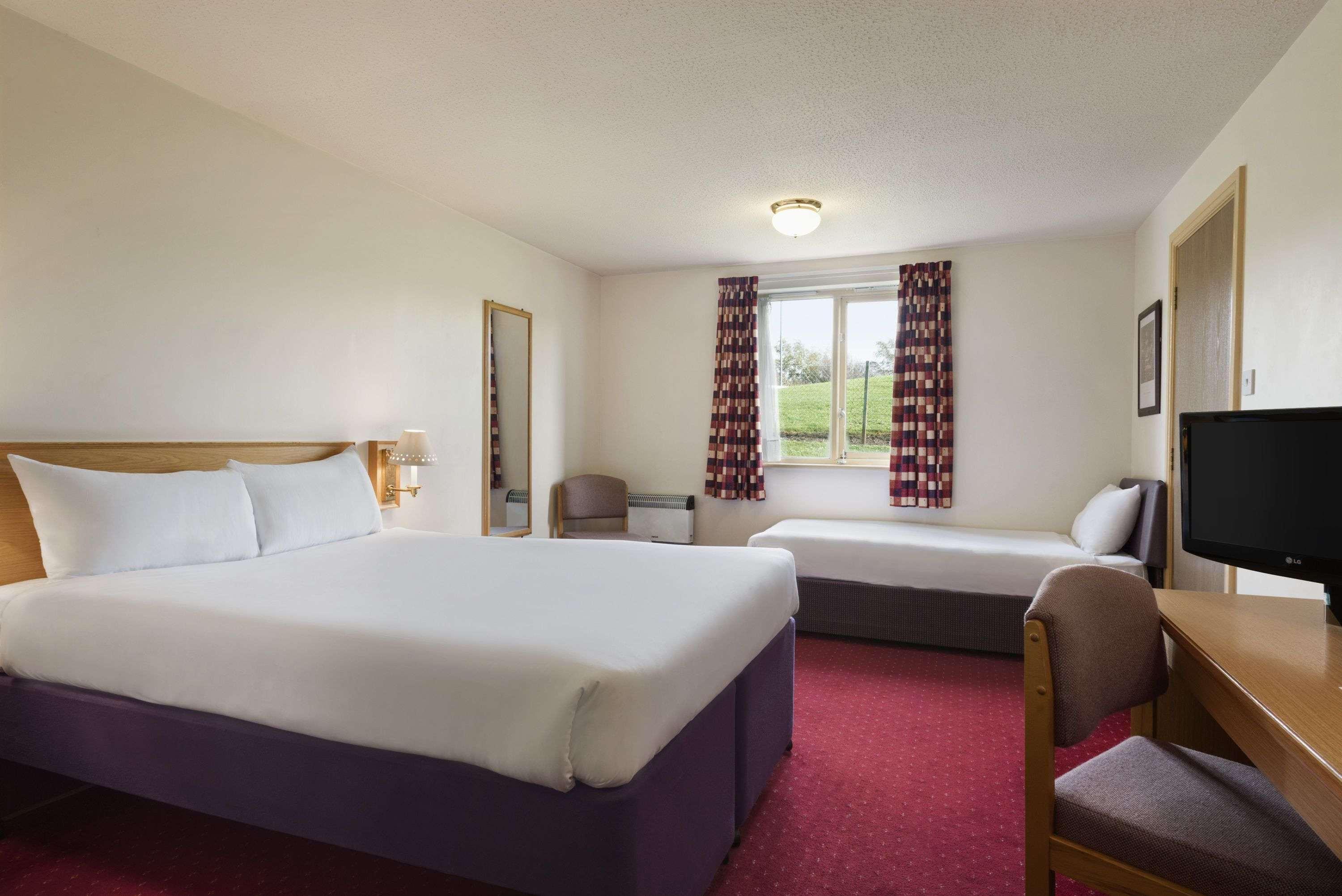Days Inn Tewkesbury Strensham Dış mekan fotoğraf