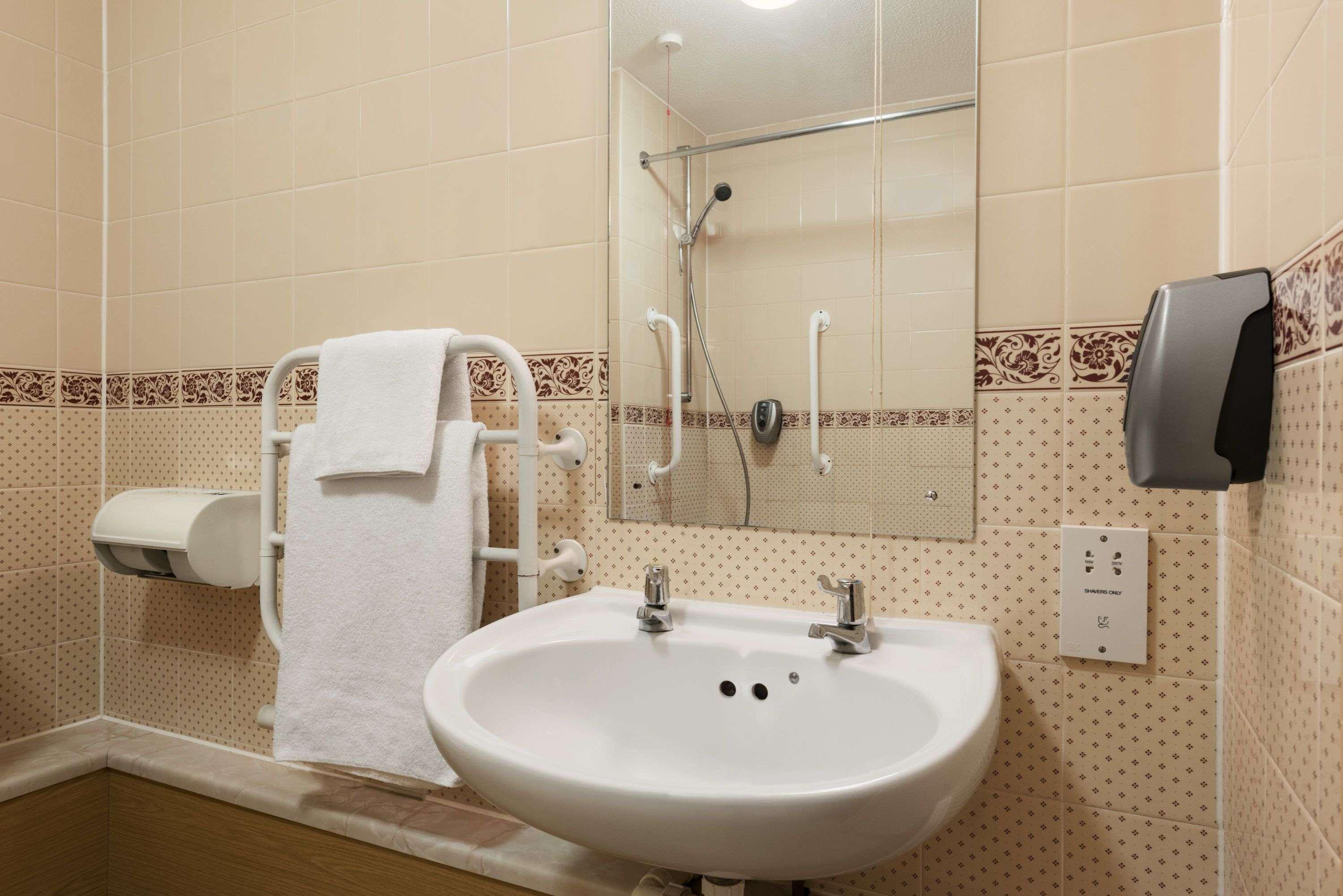 Days Inn Tewkesbury Strensham Dış mekan fotoğraf