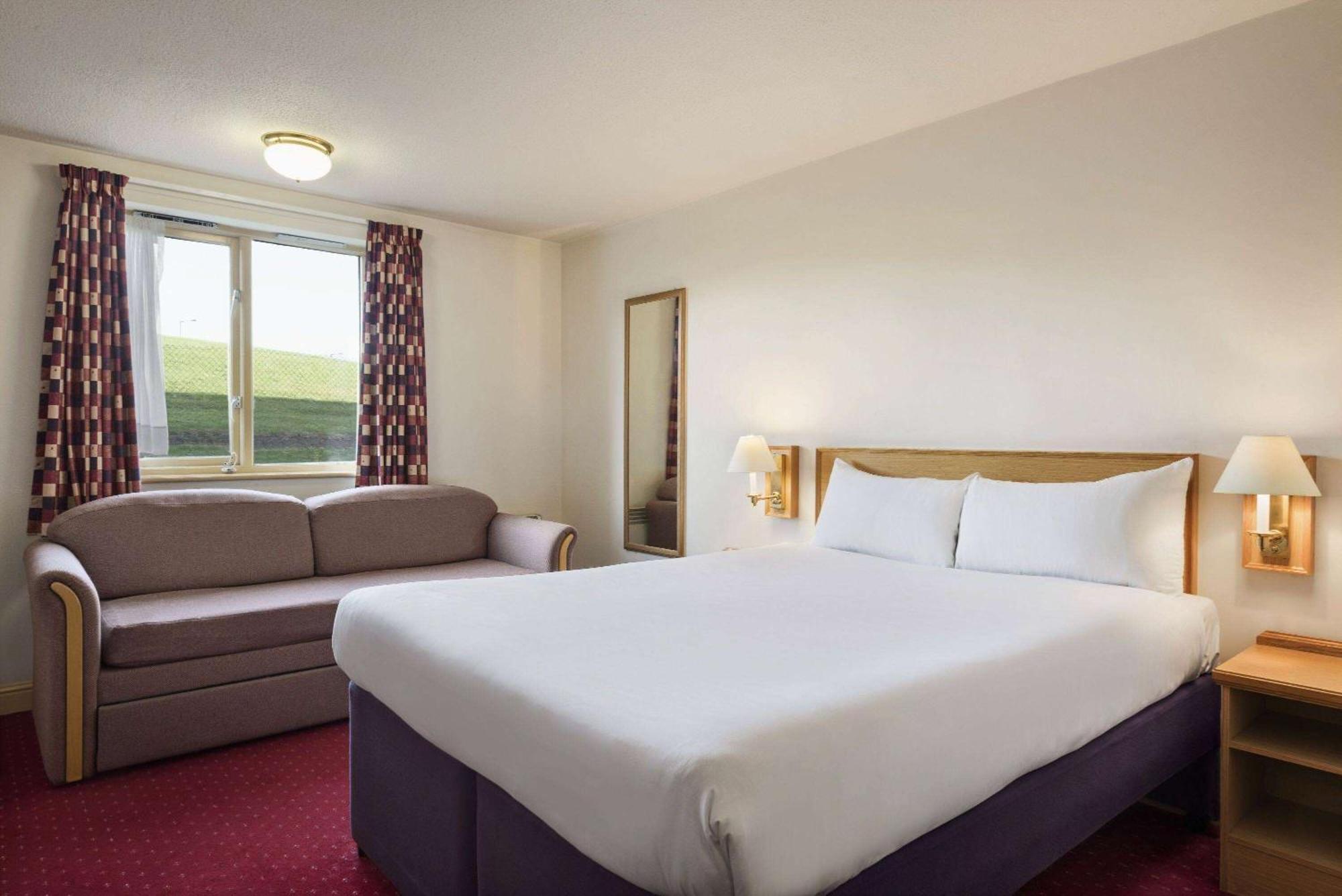 Days Inn Tewkesbury Strensham Dış mekan fotoğraf