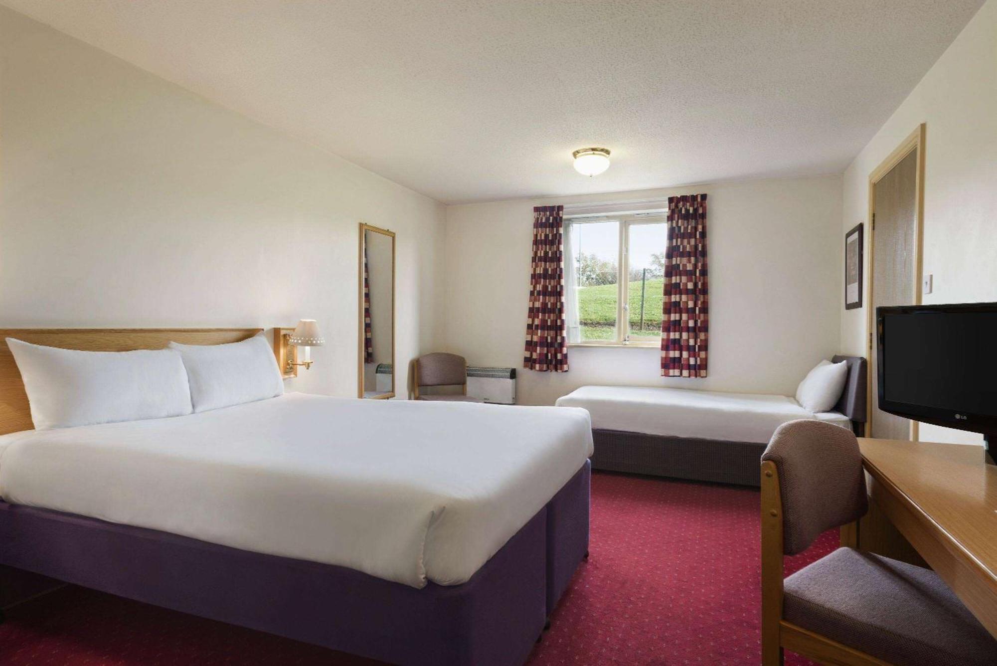 Days Inn Tewkesbury Strensham Dış mekan fotoğraf