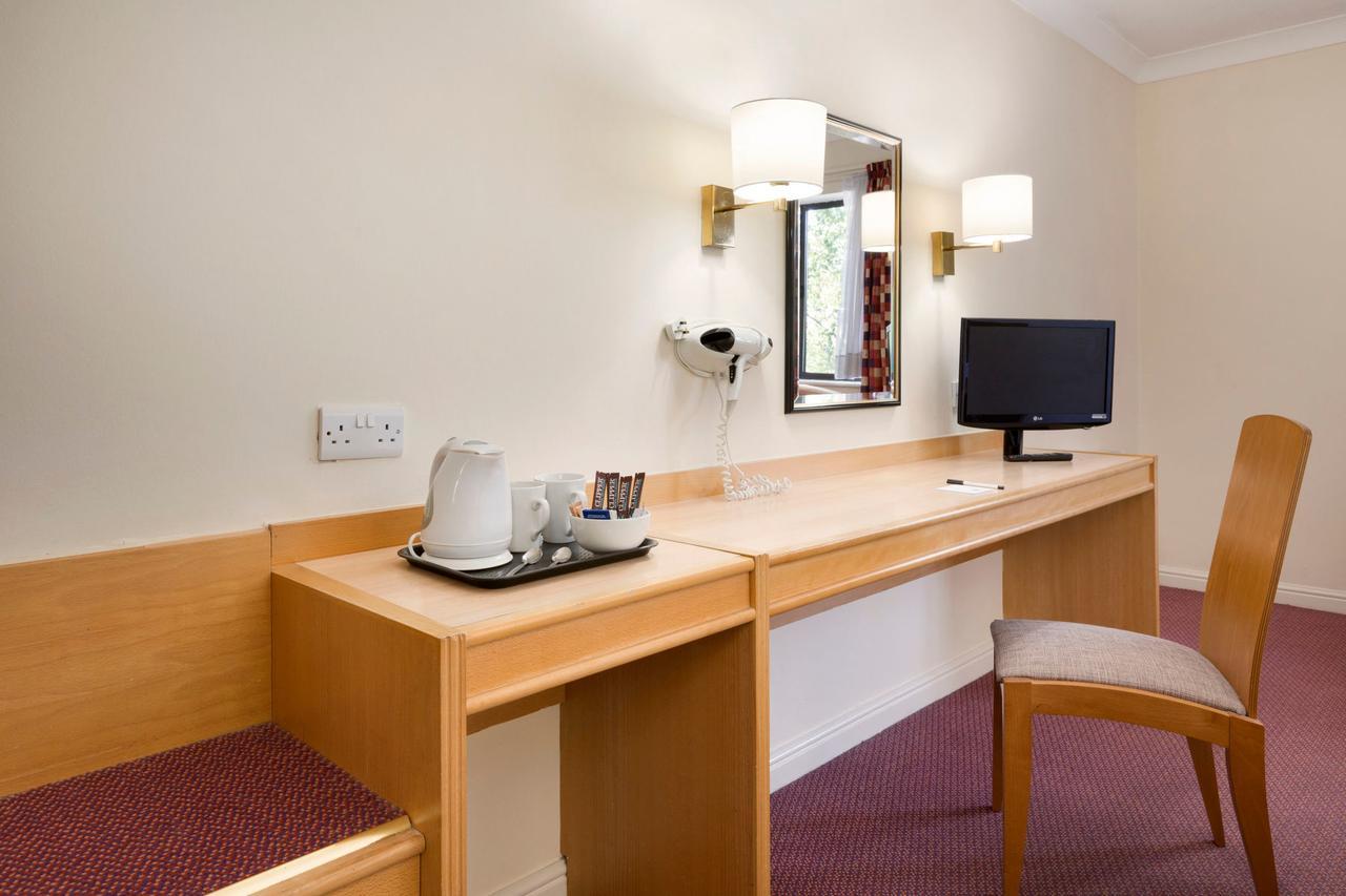 Days Inn Tewkesbury Strensham Dış mekan fotoğraf